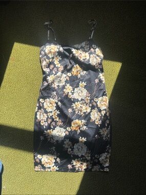 Day & Night Sz S Sarin Floral Mini Dress